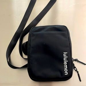 Lululemon shoulder strap bag